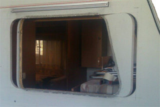 Modificación del hueco de una ventana en una caravana