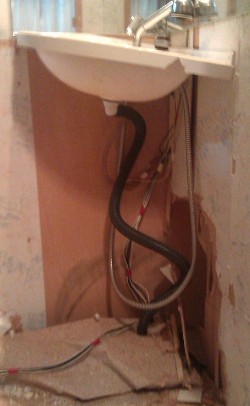 Reparacion Cuarto de Baño por Reventon Neumático