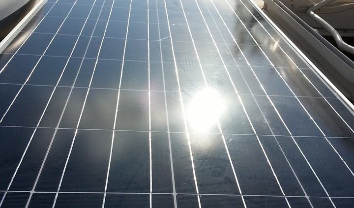 INSTALACIÓN A DOMICILIO DE PLACAS SOLARES EN CARAVANAS Y AUTO CARAVANAS